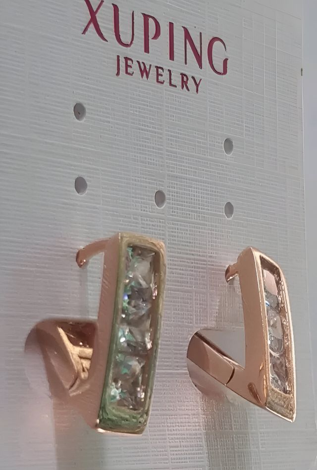 Oferta estrenar pendientes elegantes.