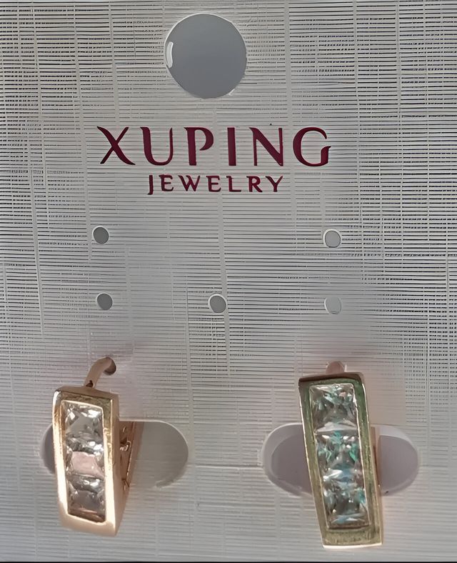 Oferta estrenar pendientes elegantes.