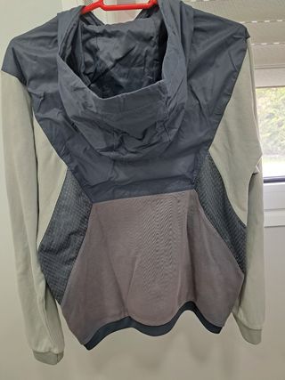 Sudadera Adidas con cremallera y capucha