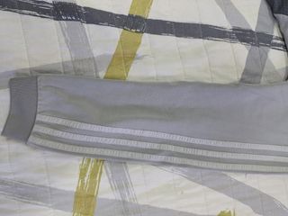 Sudadera Adidas con cremallera y capucha