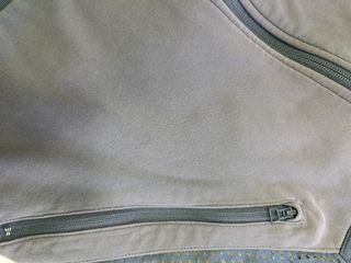 Sudadera Adidas con cremallera y capucha