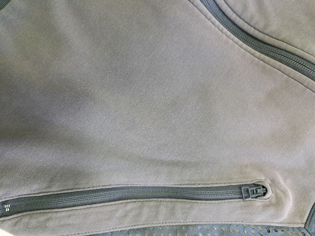 Felpa Adidas con zip e cappuccio