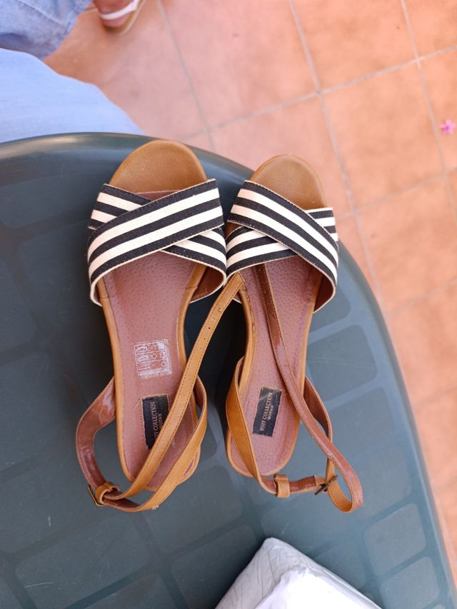 Sandalias de cuña con tiras a rayas