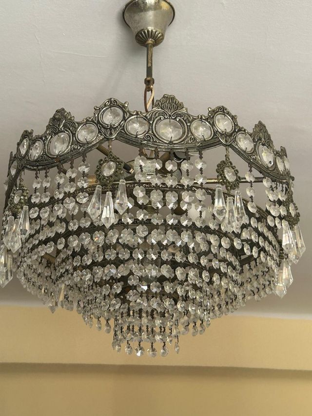 Lámpara de araña de cristal y metal