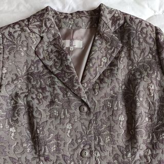 Chaqueta de mujer, tipo americana. Regalo falda