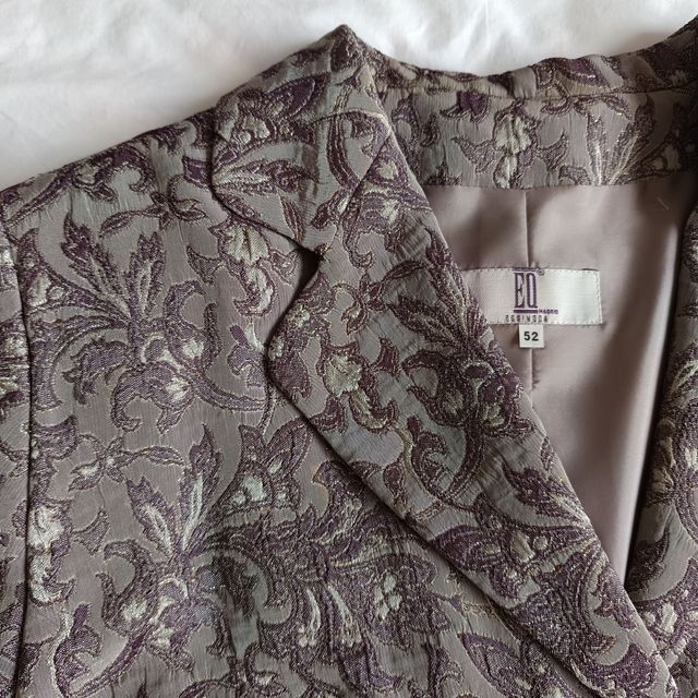 Chaqueta de mujer, tipo americana. Regalo falda