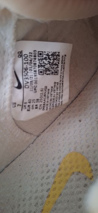 Zapatillas Nike Blancas y Amarillas