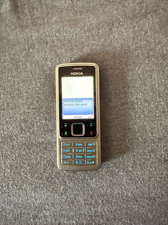 Teléfono Móvil Nokia Plata