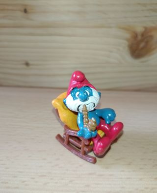 Grande Puffo in sedia a dondolo