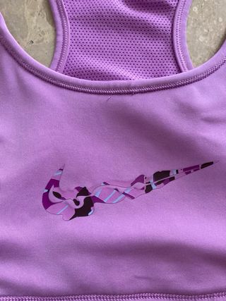 Top Deportivo Nike Morado Estampado