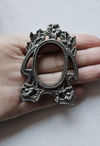 Marco portarretratos metálico antiguo