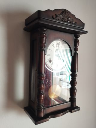 Reloj de péndulo antiguo madera y metal