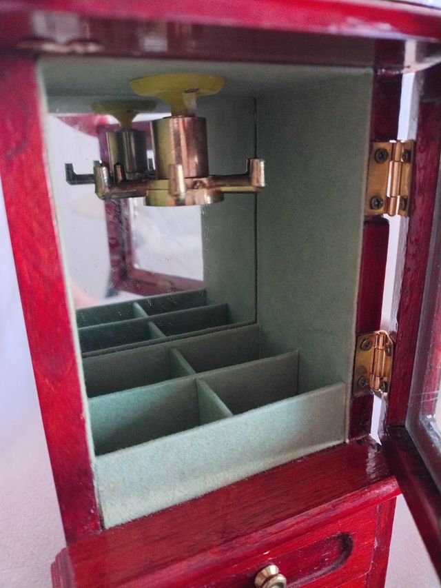 Joyero de madera con cajones