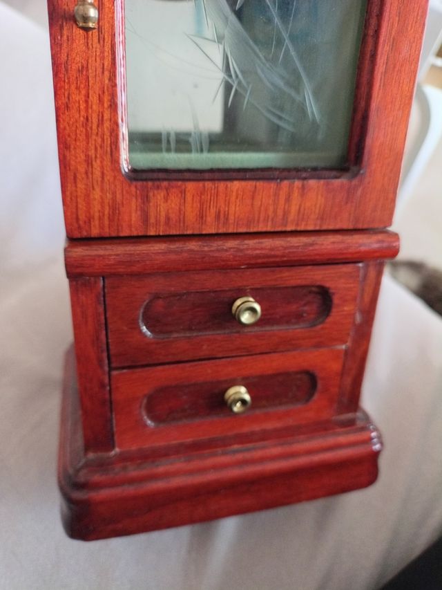 Joyero de madera con cajones