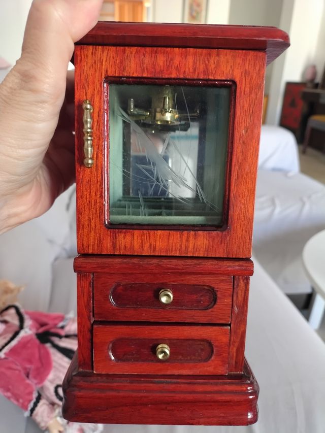 Joyero de madera con cajones