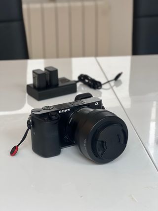 Sony a6000 Cámara Mirrorless + Accesorios