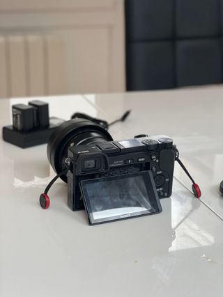 Sony a6000 Cámara Mirrorless + Accesorios