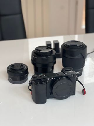 Sony a6000 Cámara Mirrorless + Accesorios