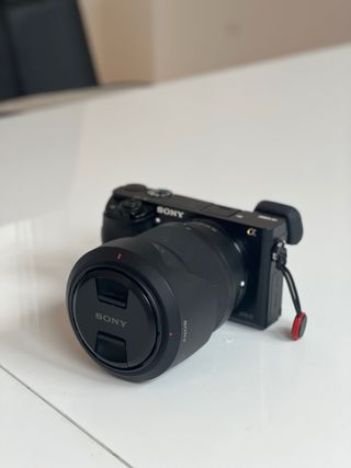 Sony a6000 Cámara Mirrorless + Accesorios