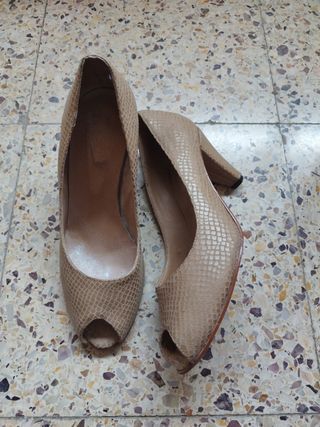 Zapatos de tacón beige