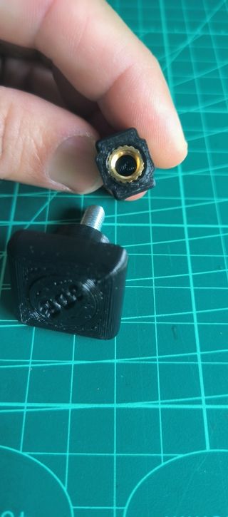 Tornillo ventana Moncayo 750