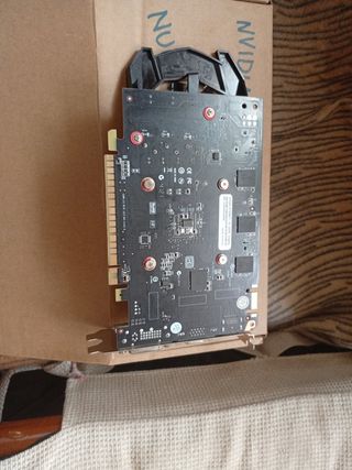 Tarjeta Gráfica NVIDIA GTX 550 Ti 1GB GDDR5