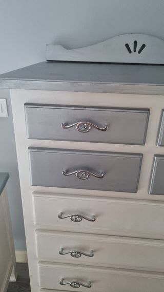 Cómoda y mesitas de noche vintage