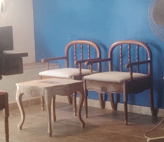 Conjunto de 2 sillones y mesa auxiliar