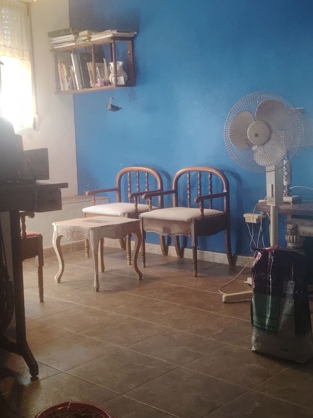 Conjunto de 2 sillones y mesa auxiliar