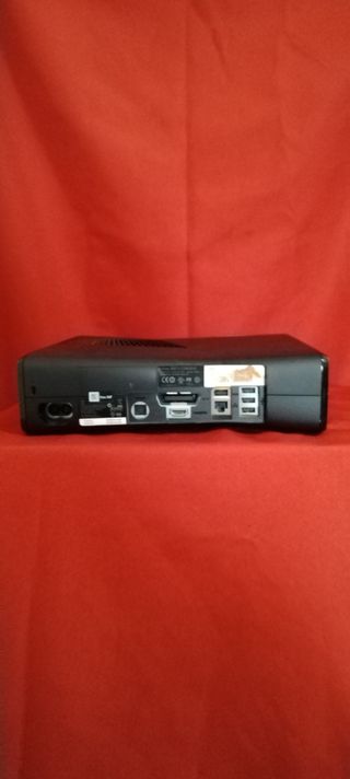 Xbox 360 Negra con Mando Blanco