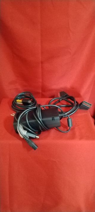 Xbox 360 Negra con Mando Blanco