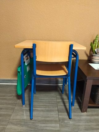 Mesa y silla escolar madera y metal