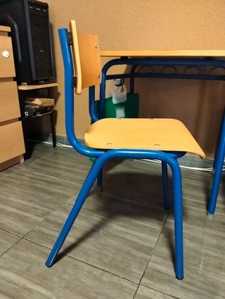 Mesa y silla escolar madera y metal