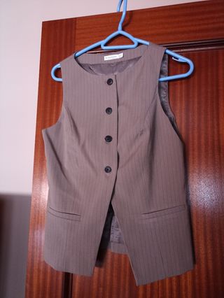 Chaleco de rayas finas beige