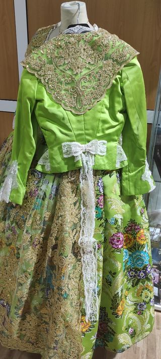 Traje Fallera Verde pistacho venta y alquiler
