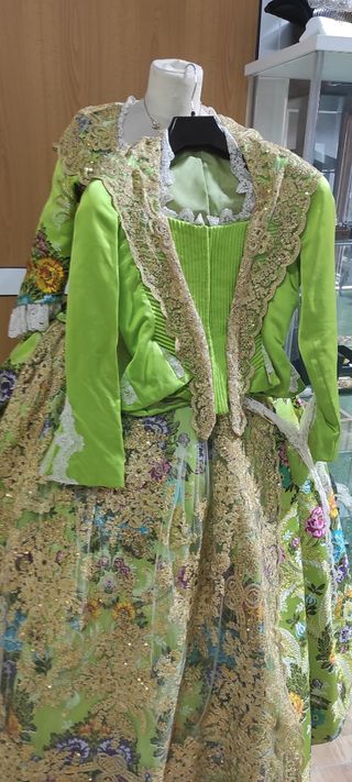 Traje Fallera Verde pistacho venta y alquiler