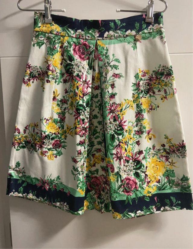 Falda nueva de algodón con estampado floral