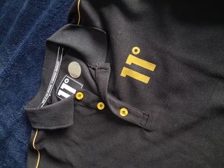Polo 11 Degrees Negro y Dorado Talla S