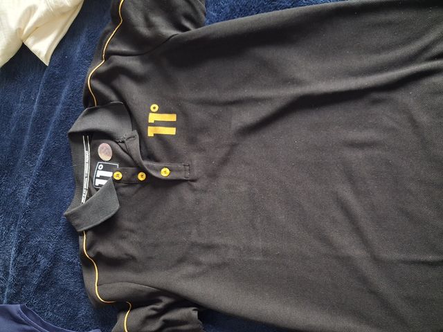 Polo 11 Degrees Negro y Dorado Talla S