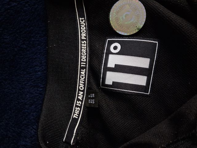 Polo 11 Degrees Negro y Dorado Talla S