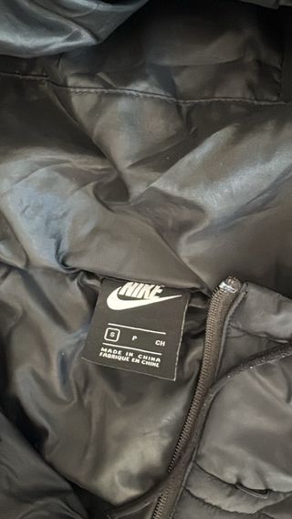 Abrigo Nike Negro con Capucha