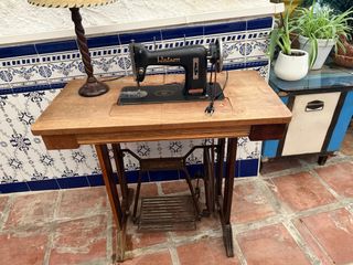 Máquina de coser antigua Watson