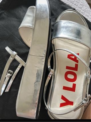 Sandalias BIMBA Y LOLA plateadas 
