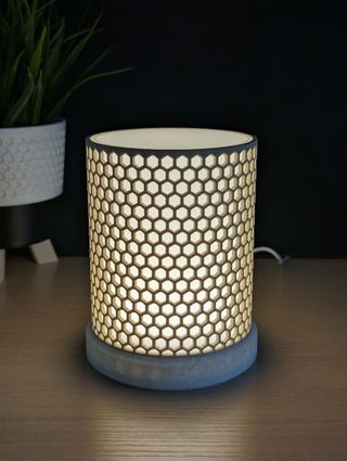 Candeeiro de mesa elegante e simples.