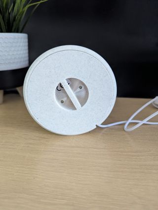 Candeeiro de mesa elegante e simples.