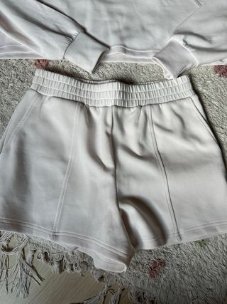 Conjunto deportivo beige