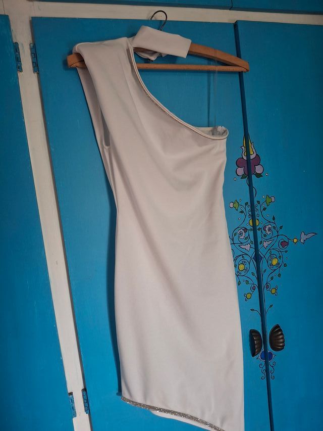 Vestido blanco hombros descubiertos