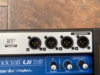 Mesa digital Soundcraft UI-16