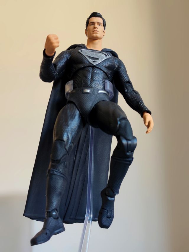 Figura Superman Traje Negro McFarlane Toys