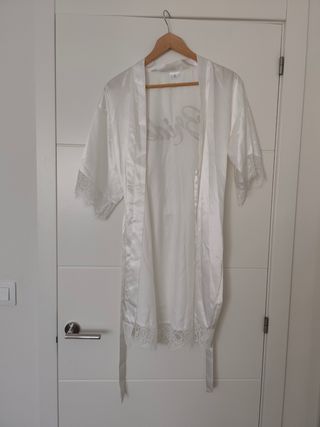 Kimono blanco con detalle "Bride"